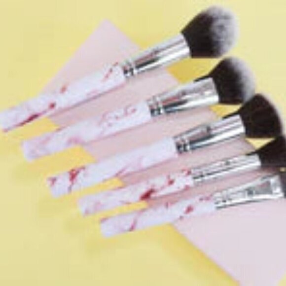 LURELLA Other - Pink Marble Deluxe Makeup Brush Set-